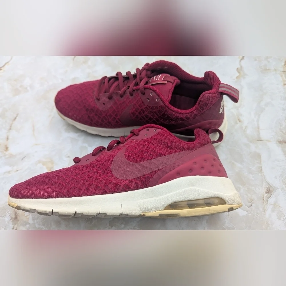 Nike Air Max Motion Red Shoes Woman's Size 7.5